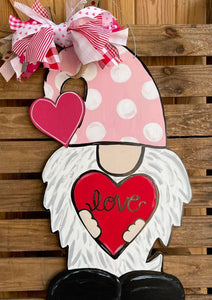 gnome holding heart